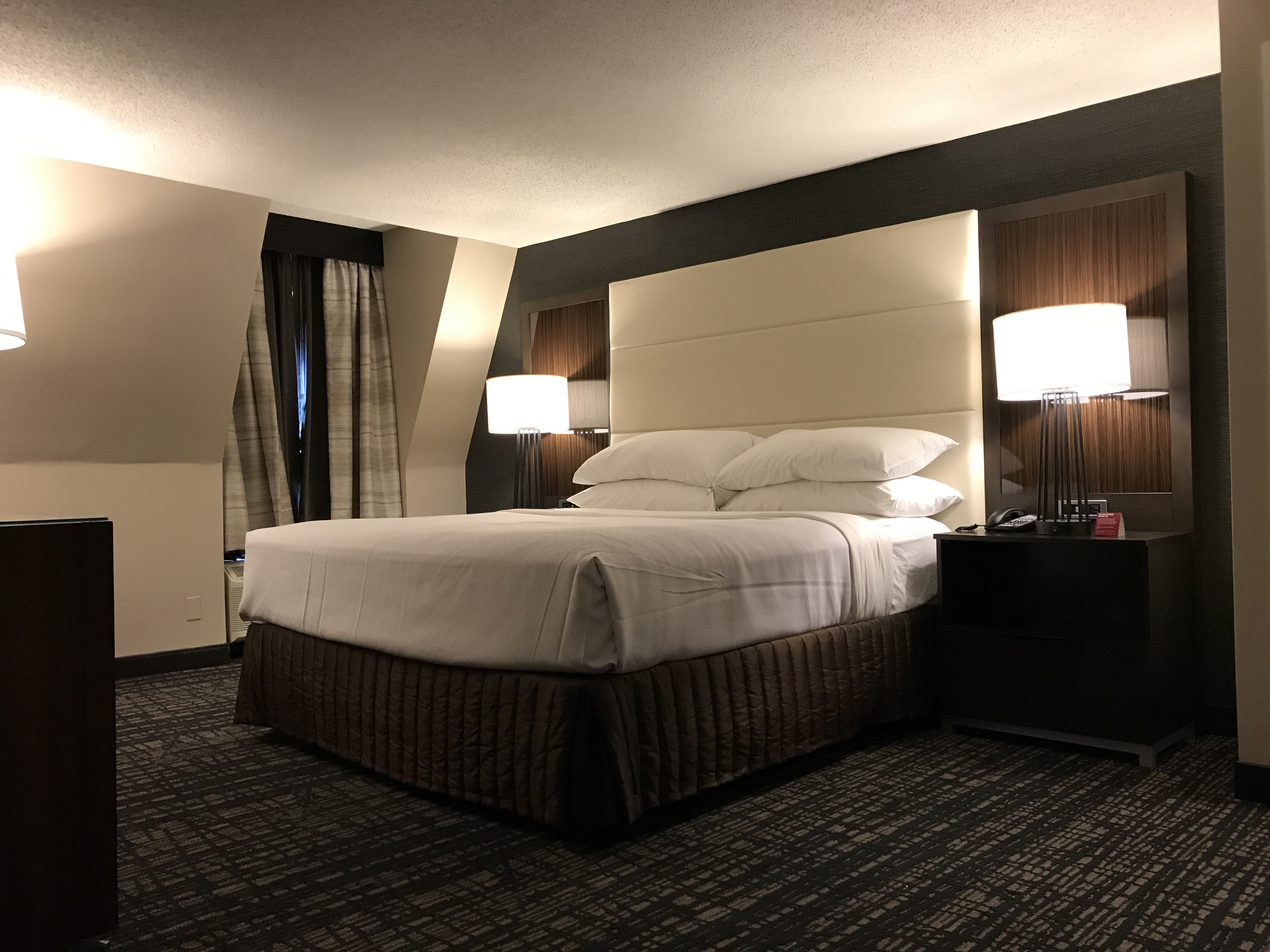 Annapolis Crowne Plaza guest bedroom