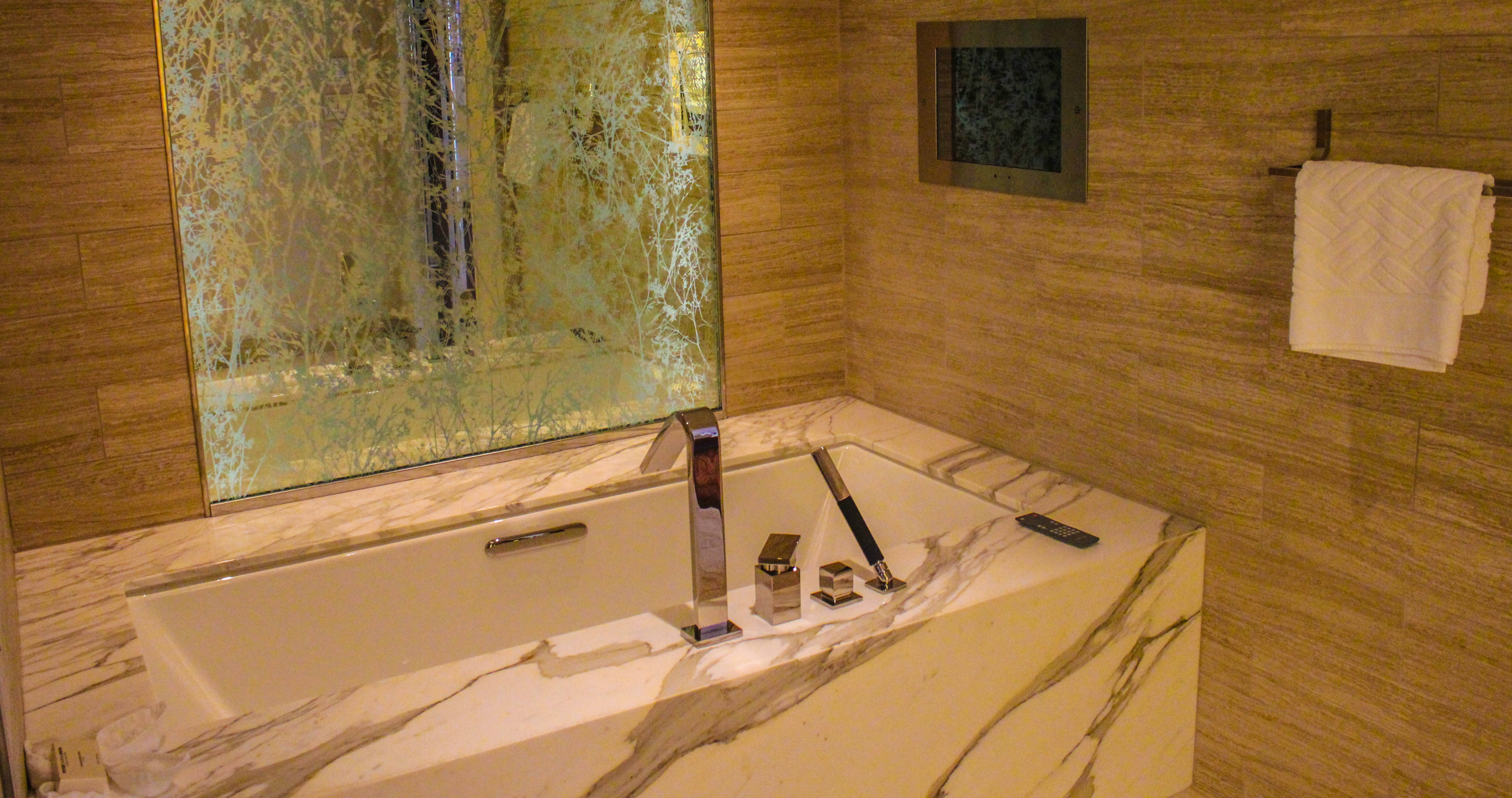 Hilton McLean renovated suite bathtub