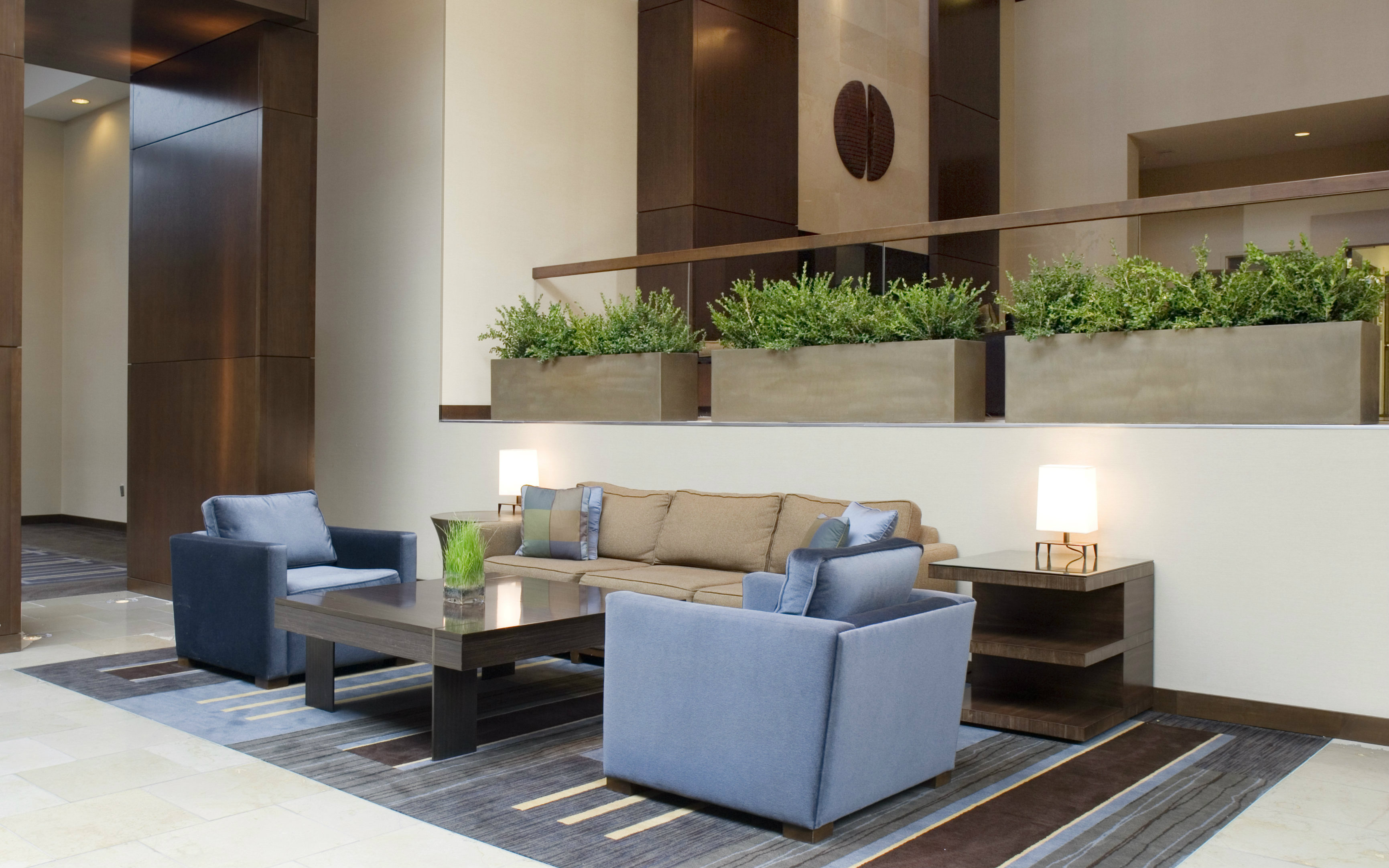 saratoga-lobby